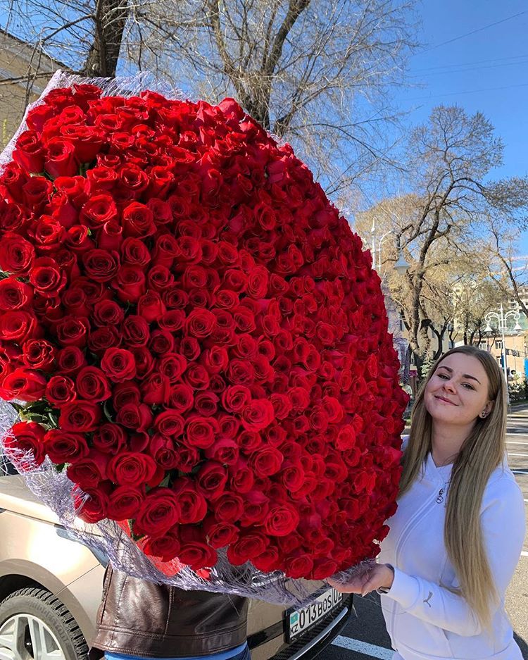 Купити червоні метрові троянди Дніпро
