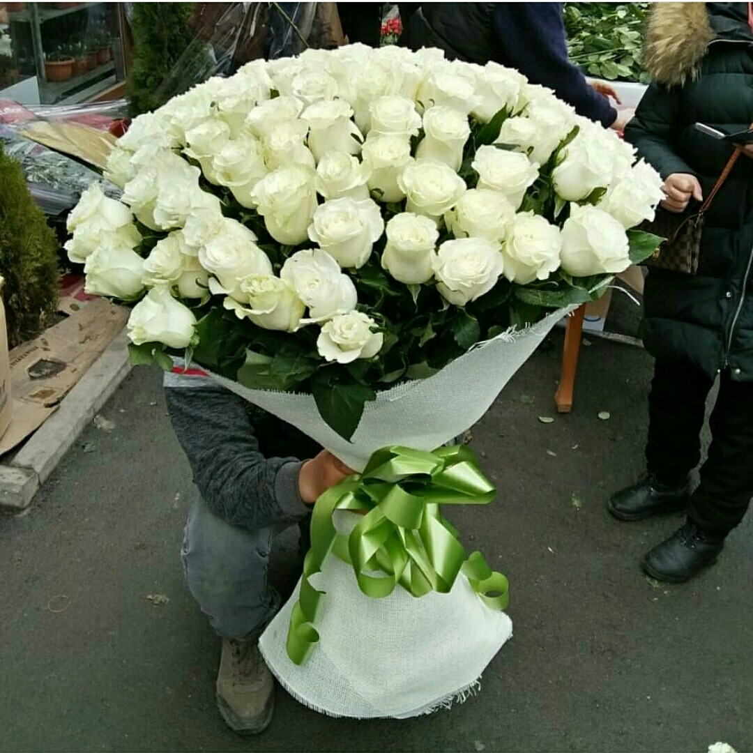 Купити білі метрові троянди Дніпро